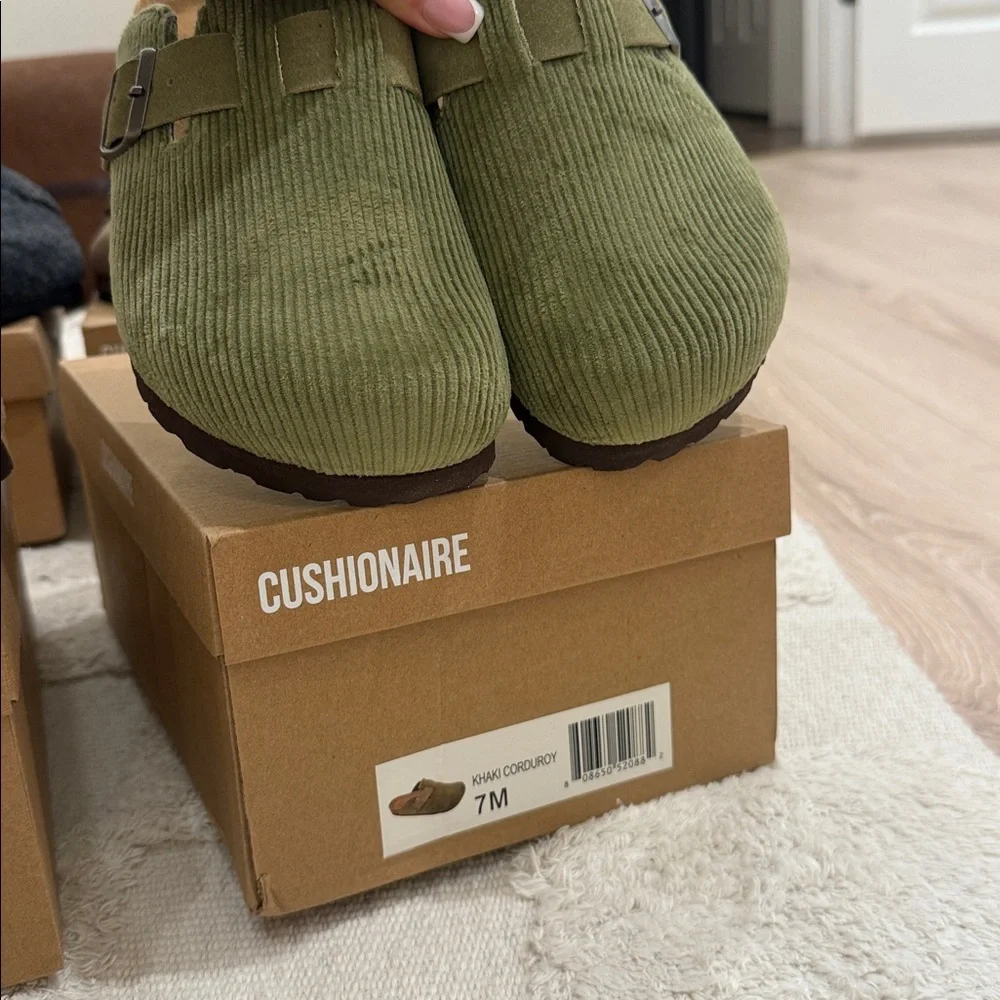 BRAND NEW CUSHIONAIRE Hana Cork Footbed Clog
